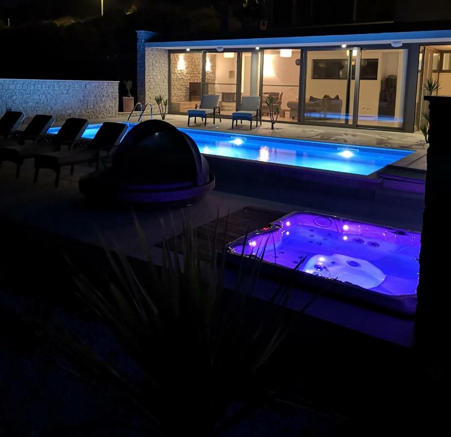 Villa Carisma Island Vis Exterior foto