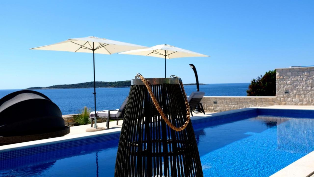 Villa Carisma Island Vis Exterior foto